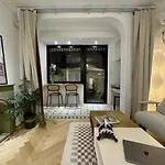 Apartment Near Nanjing Road/ Jing\'An Temple/ Renmin Plaza