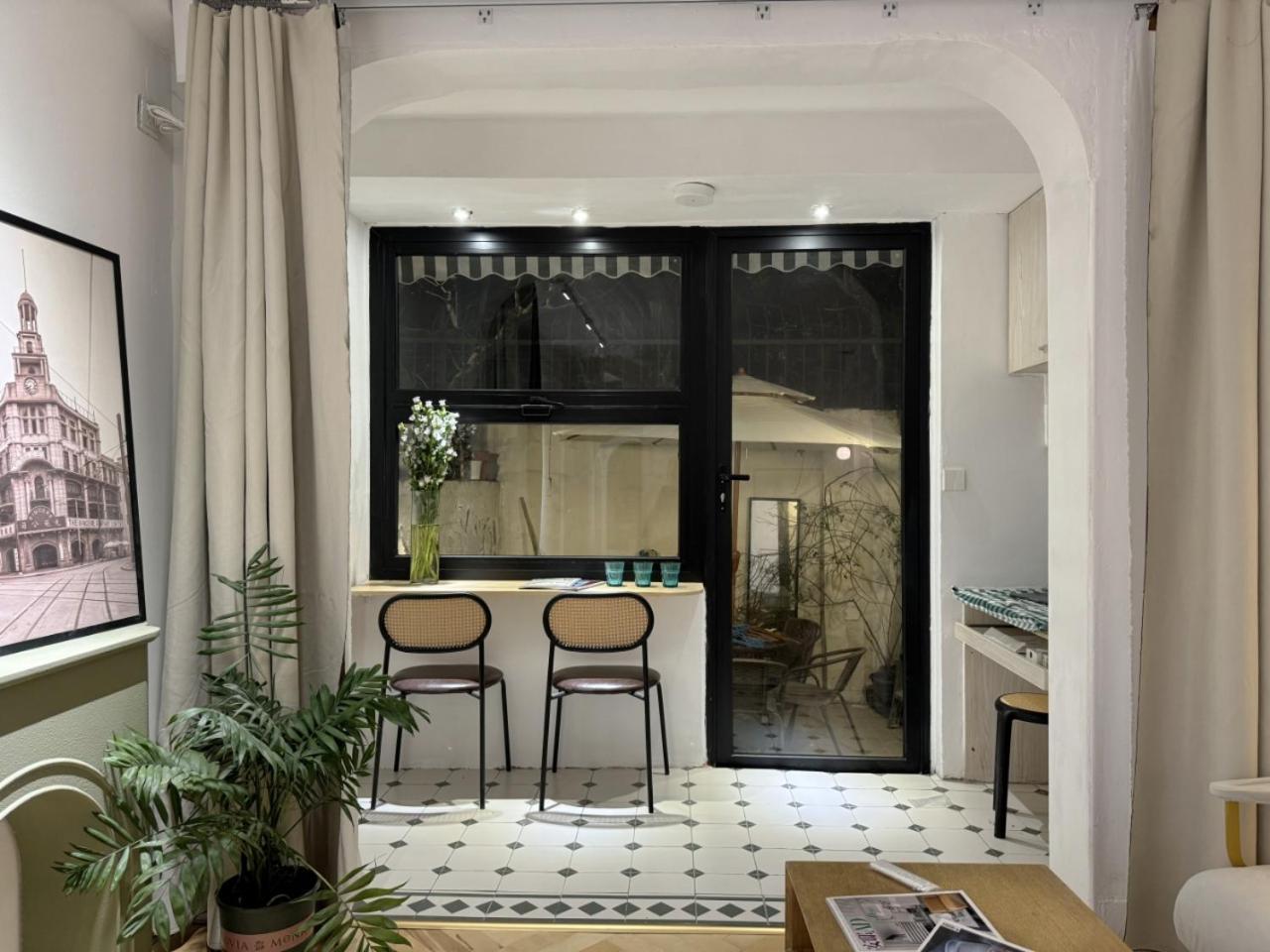 Apartment Near Nanjing Road/ Jing'an Temple/ Renmin Plaza