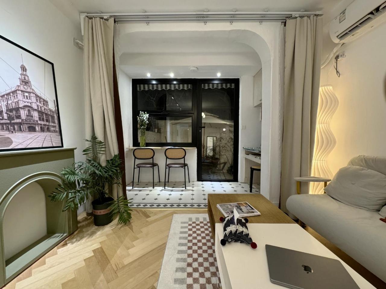 Apartment Near Nanjing Road/ Jing'an Temple/ Renmin Plaza *