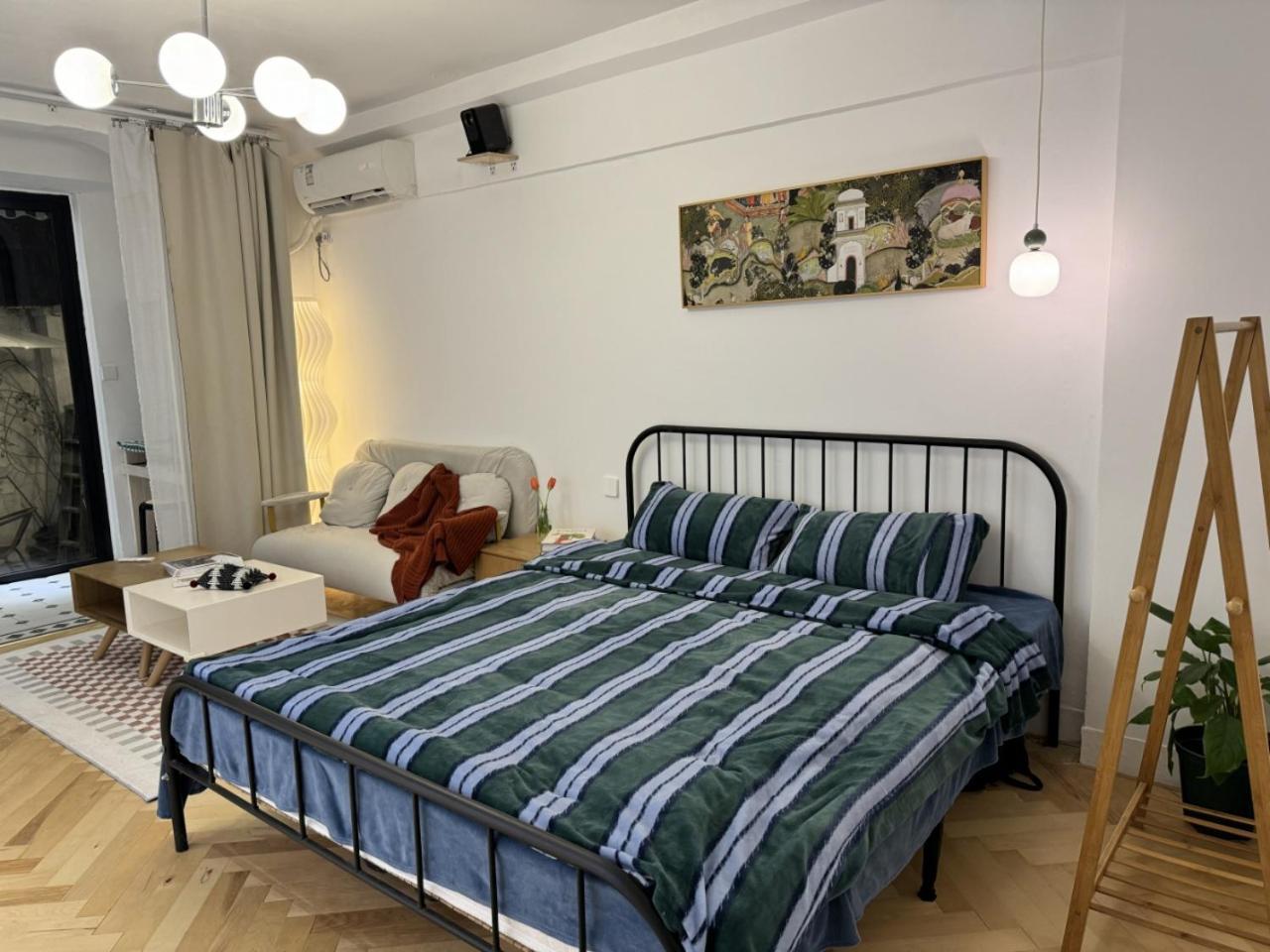 Apartment Near Nanjing Road/ Jing'an Temple/ Renmin Plaza *